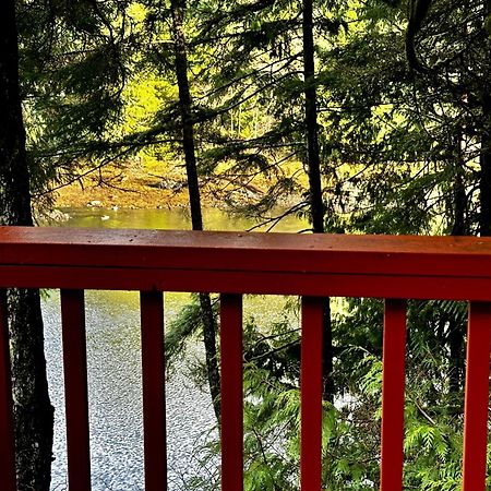 Waterfront Timber Frame Cottage! 尤克卢利特 外观 照片