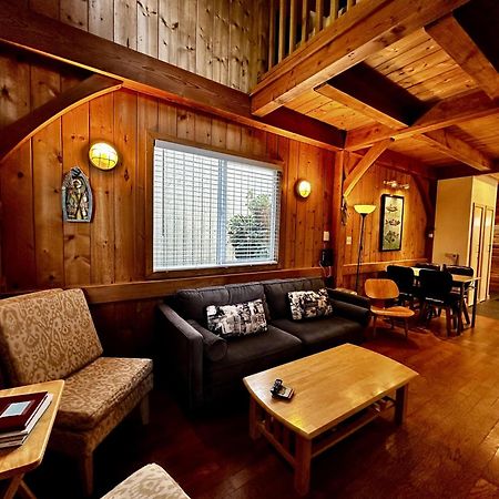 Waterfront Timber Frame Cottage! 尤克卢利特 外观 照片