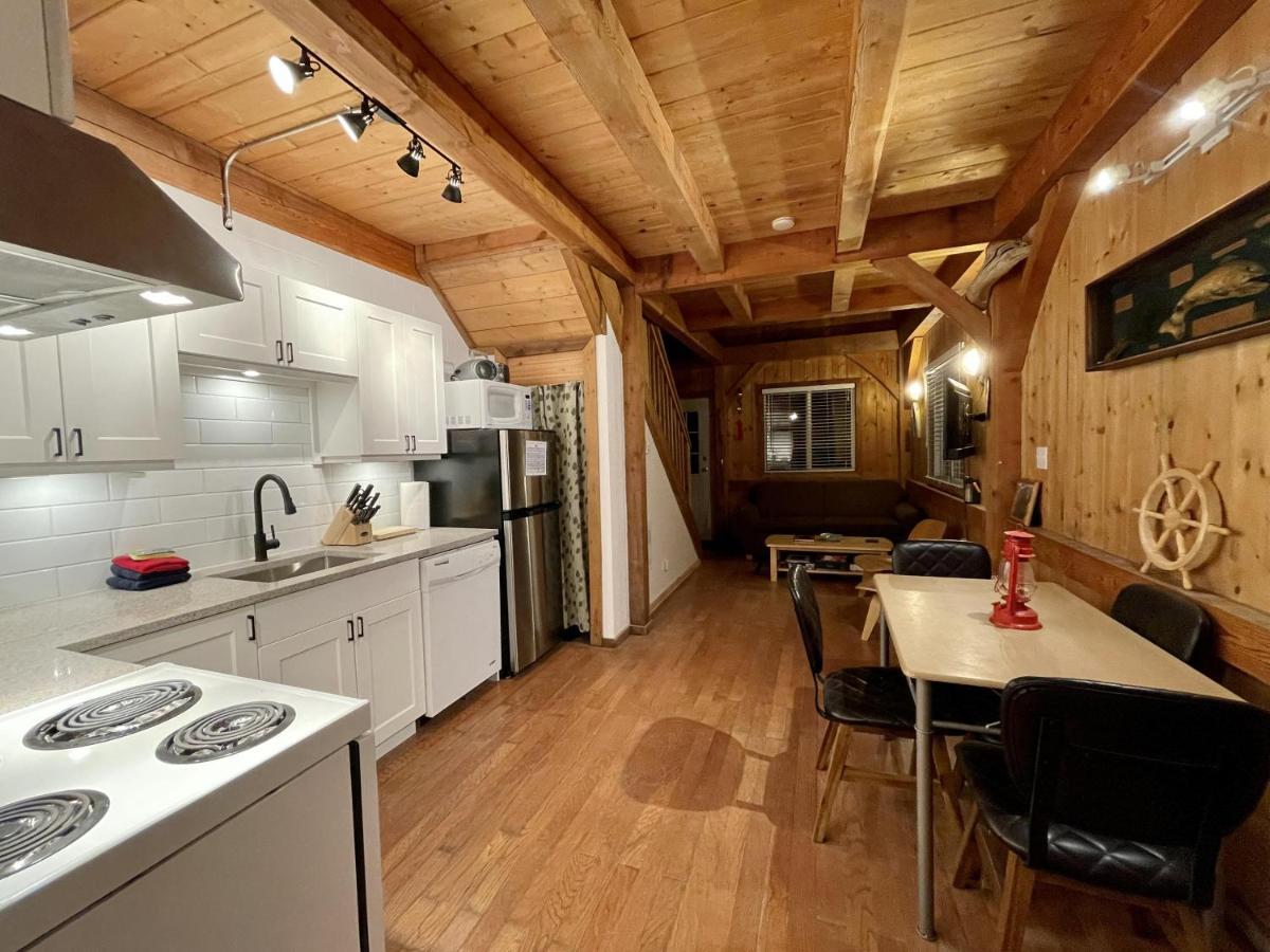 Waterfront Timber Frame Cottage! 尤克卢利特 外观 照片