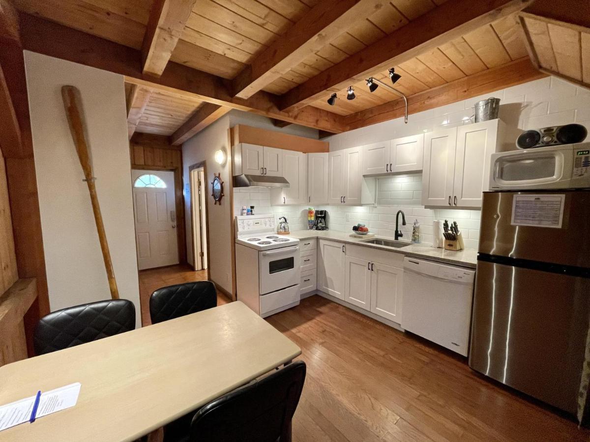 Waterfront Timber Frame Cottage! 尤克卢利特 外观 照片