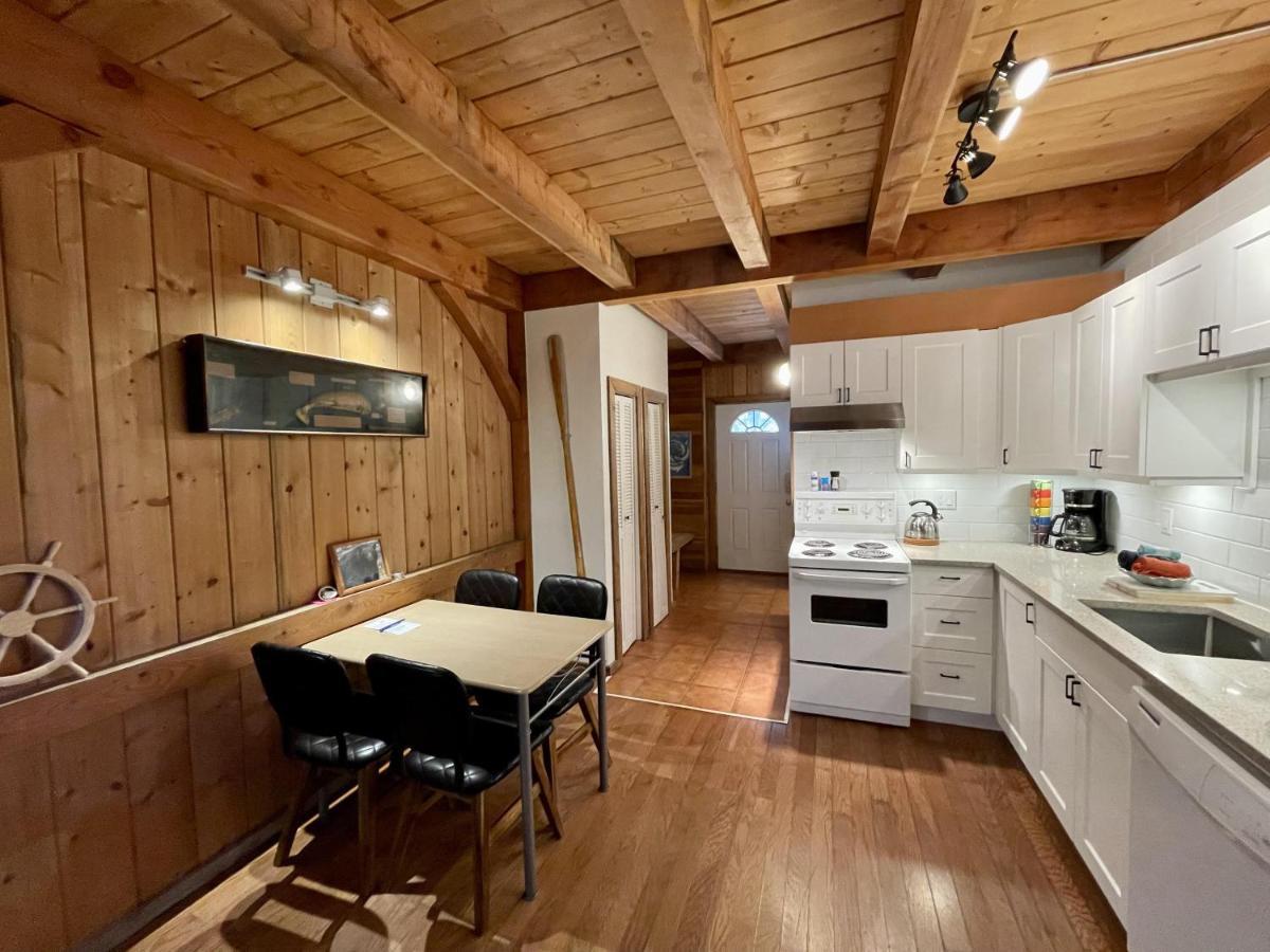Waterfront Timber Frame Cottage! 尤克卢利特 外观 照片