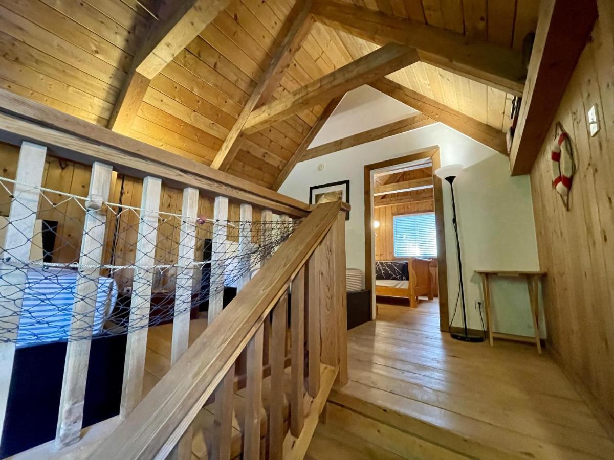 Waterfront Timber Frame Cottage! 尤克卢利特 外观 照片