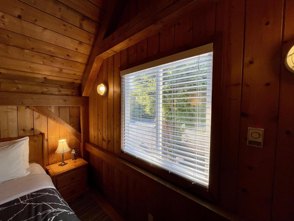 Waterfront Timber Frame Cottage! 尤克卢利特 外观 照片