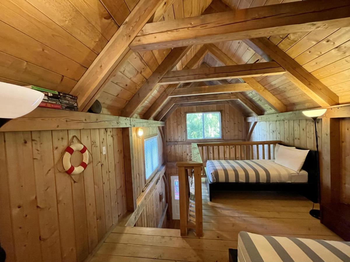 Waterfront Timber Frame Cottage! 尤克卢利特 外观 照片