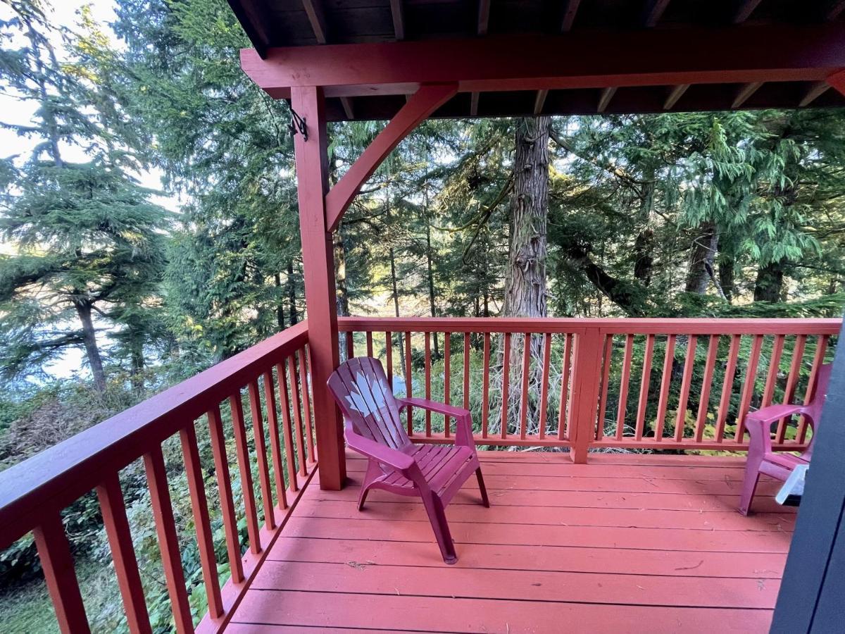 Waterfront Timber Frame Cottage! 尤克卢利特 外观 照片