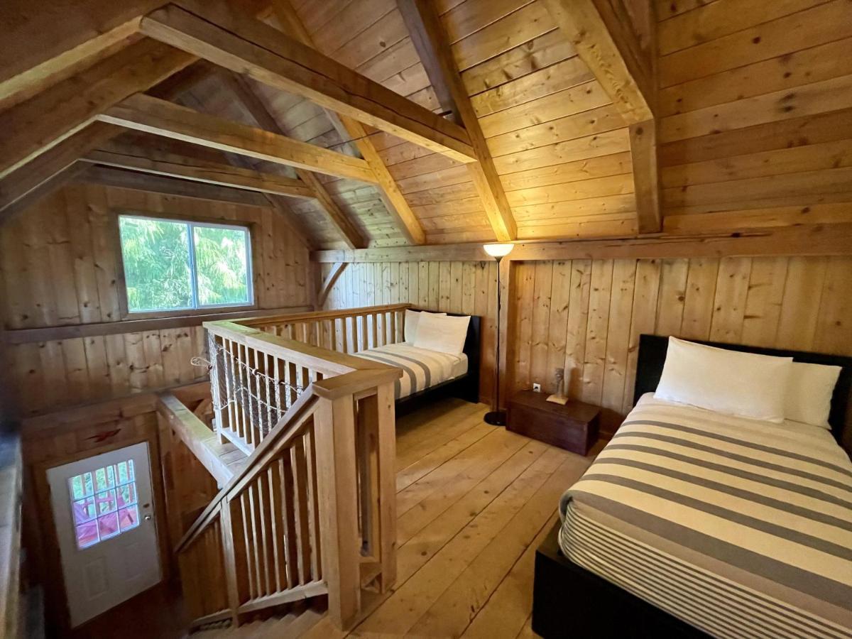 Waterfront Timber Frame Cottage! 尤克卢利特 外观 照片