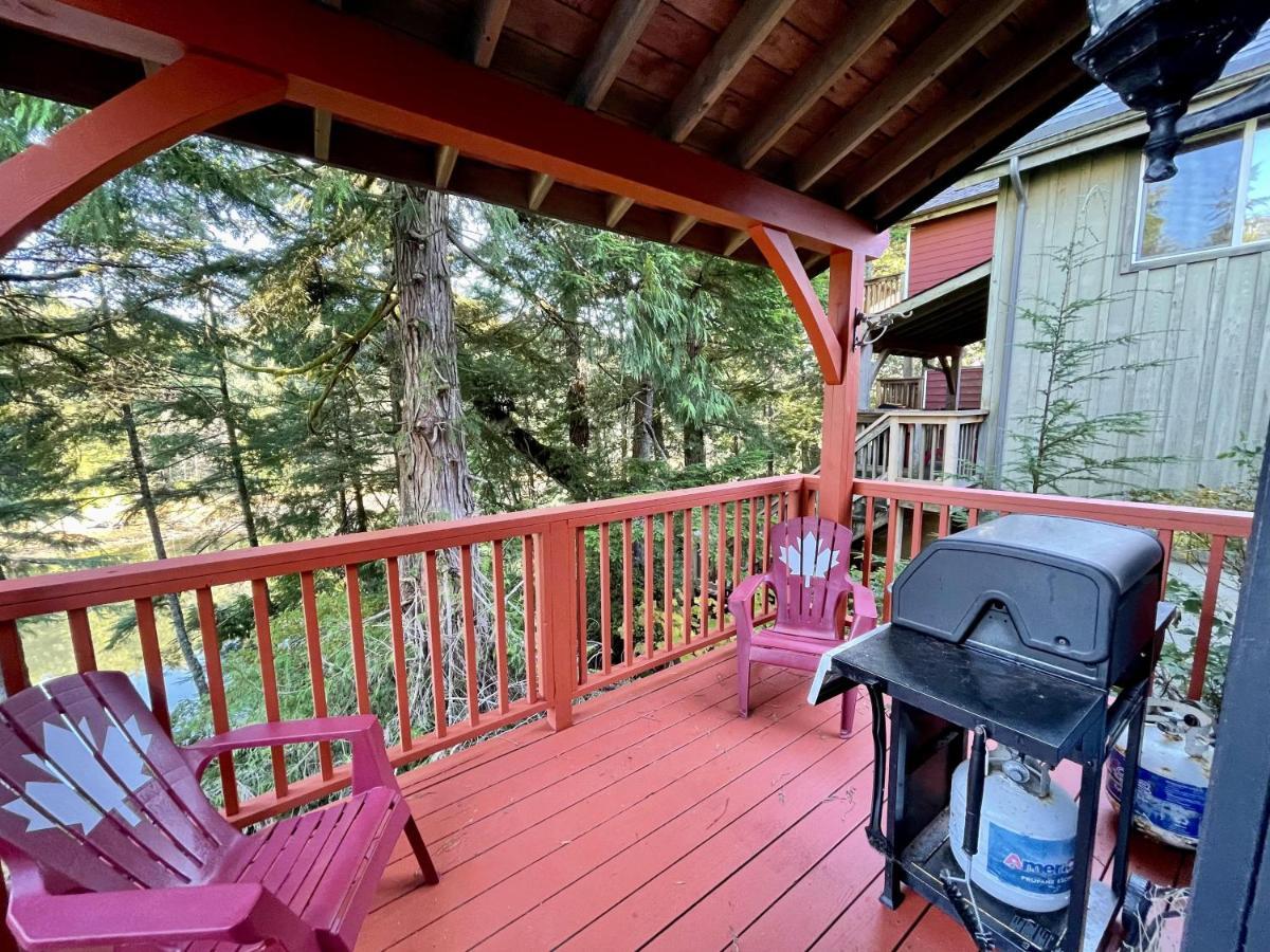 Waterfront Timber Frame Cottage! 尤克卢利特 外观 照片