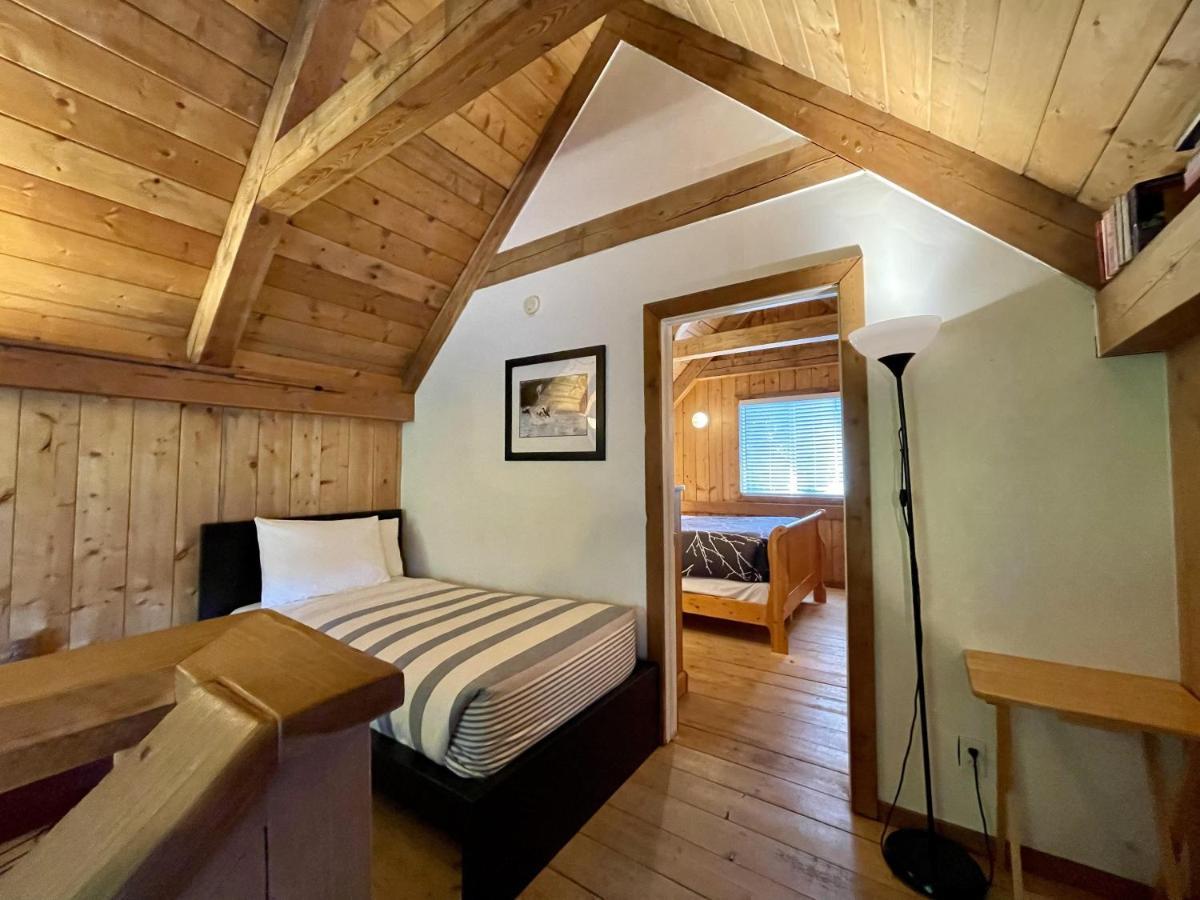 Waterfront Timber Frame Cottage! 尤克卢利特 外观 照片