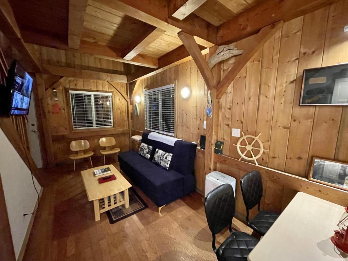 Waterfront Timber Frame Cottage! 尤克卢利特 外观 照片