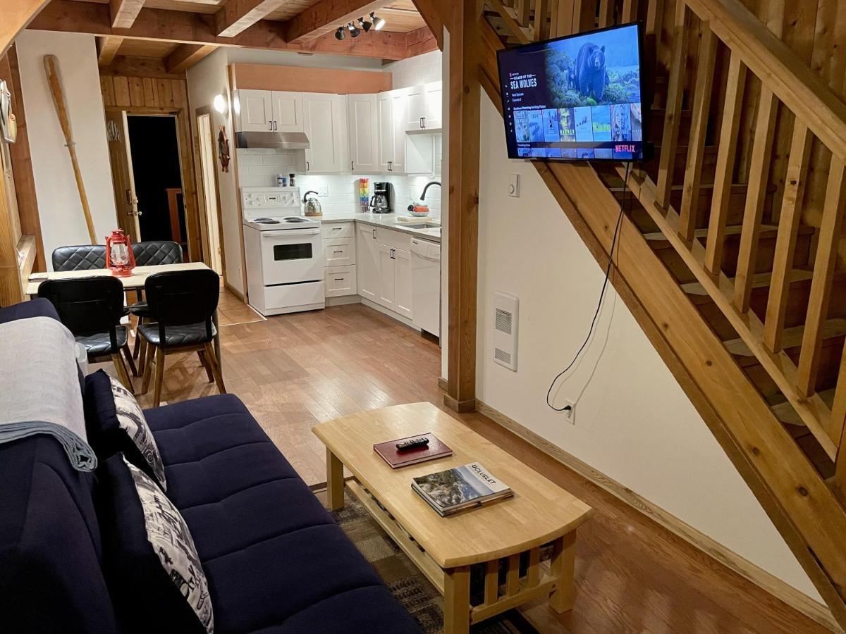 Waterfront Timber Frame Cottage! 尤克卢利特 外观 照片