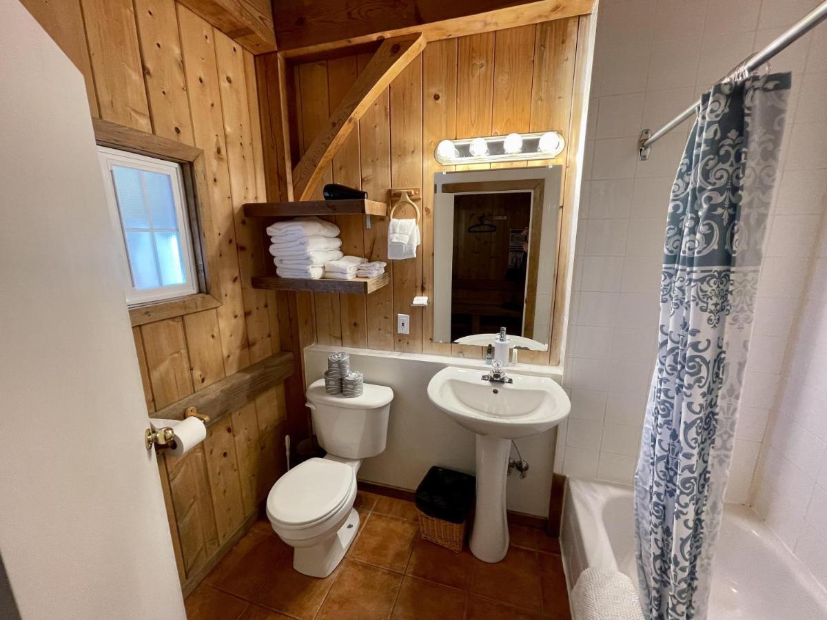 Waterfront Timber Frame Cottage! 尤克卢利特 外观 照片