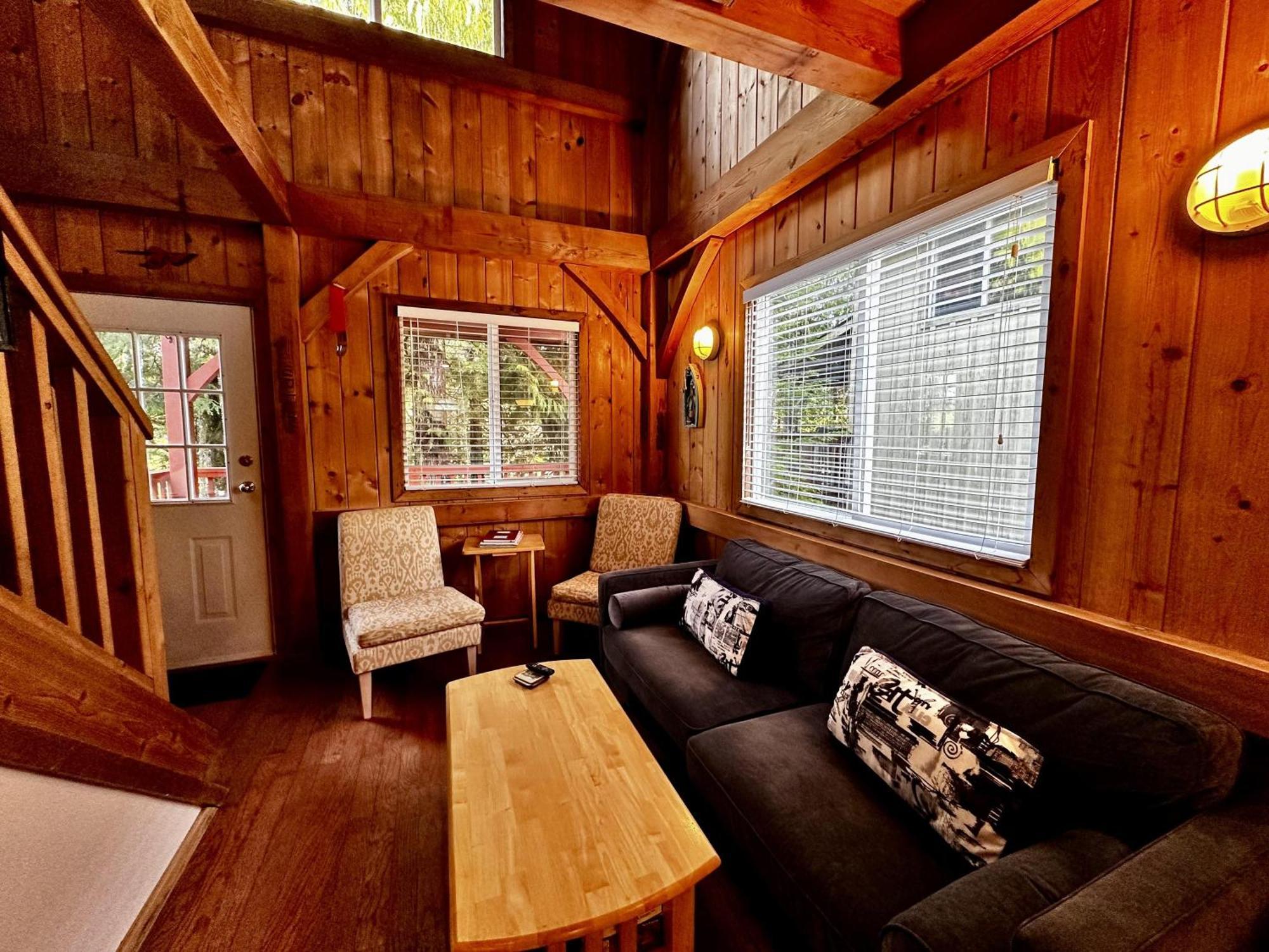 Waterfront Timber Frame Cottage! 尤克卢利特 外观 照片