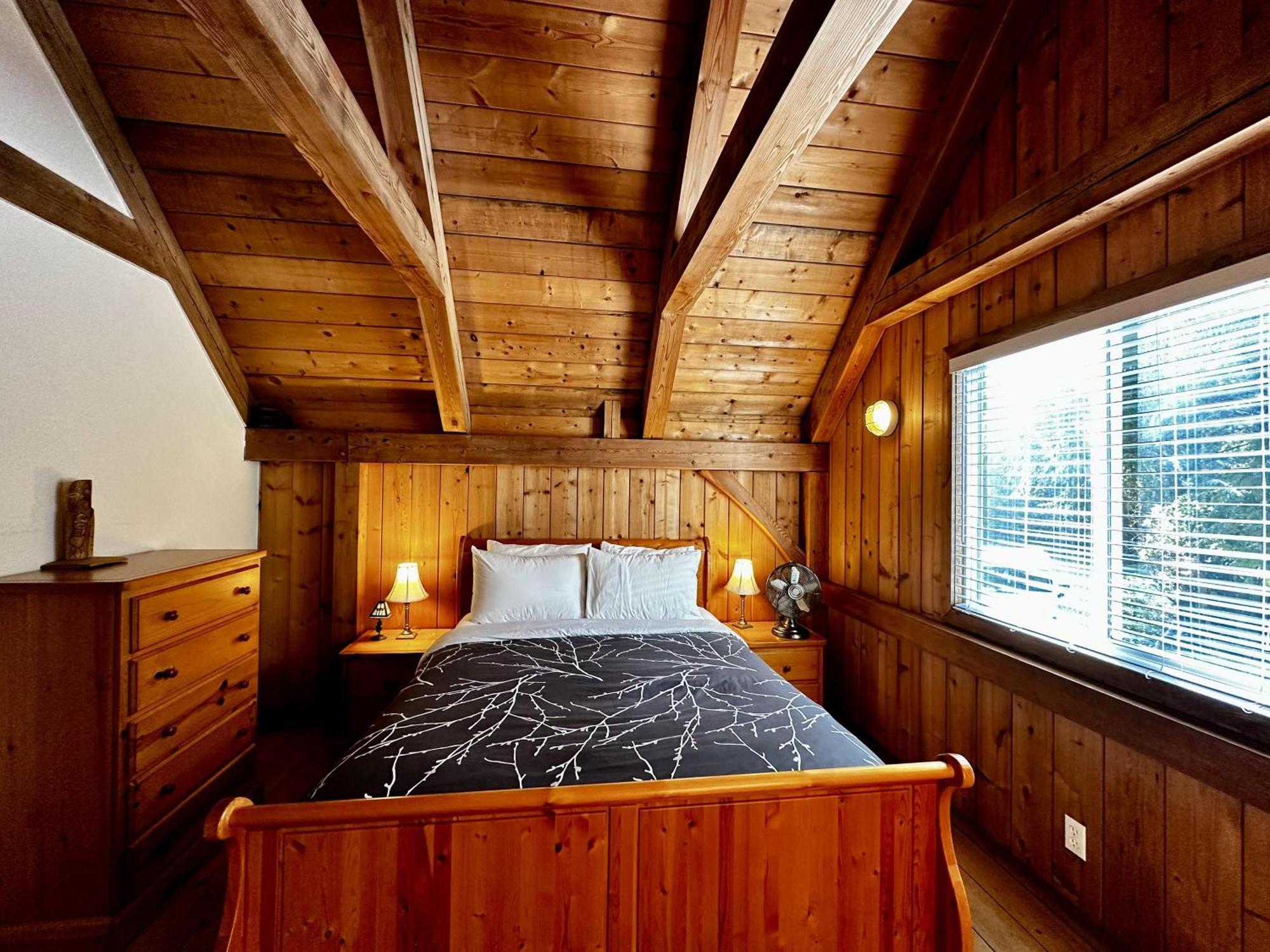 Waterfront Timber Frame Cottage! 尤克卢利特 外观 照片