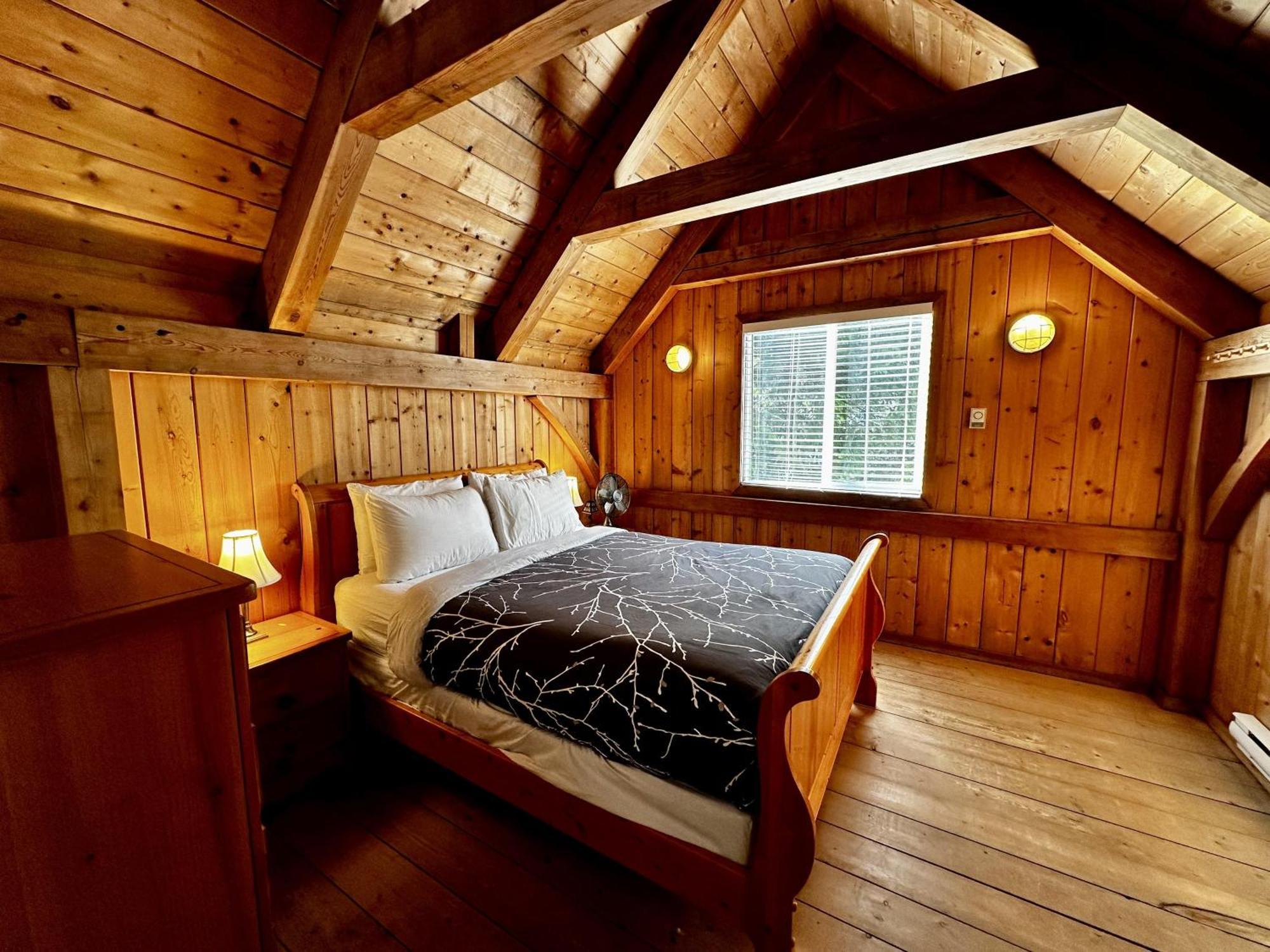 Waterfront Timber Frame Cottage! 尤克卢利特 外观 照片