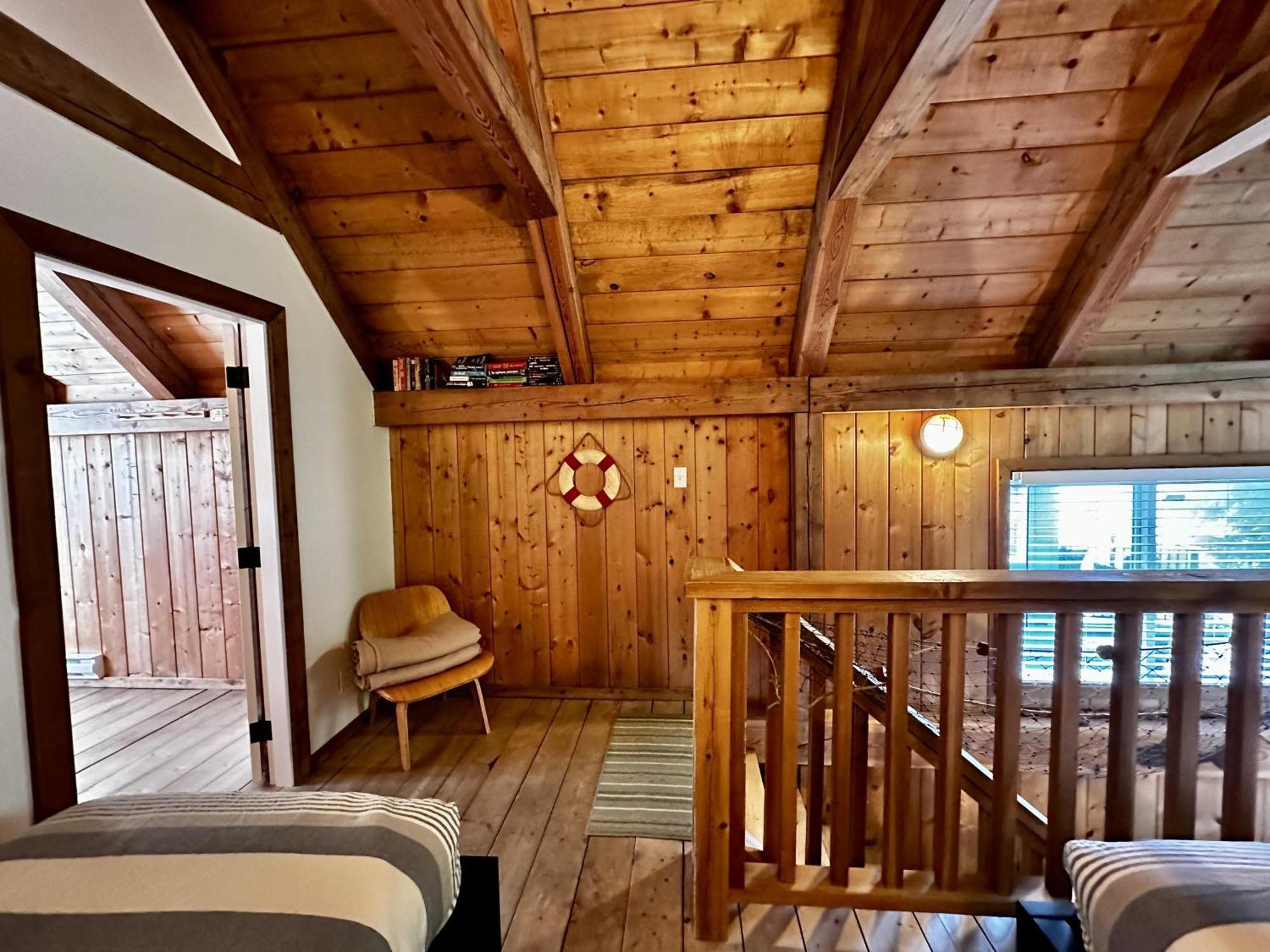 Waterfront Timber Frame Cottage! 尤克卢利特 外观 照片