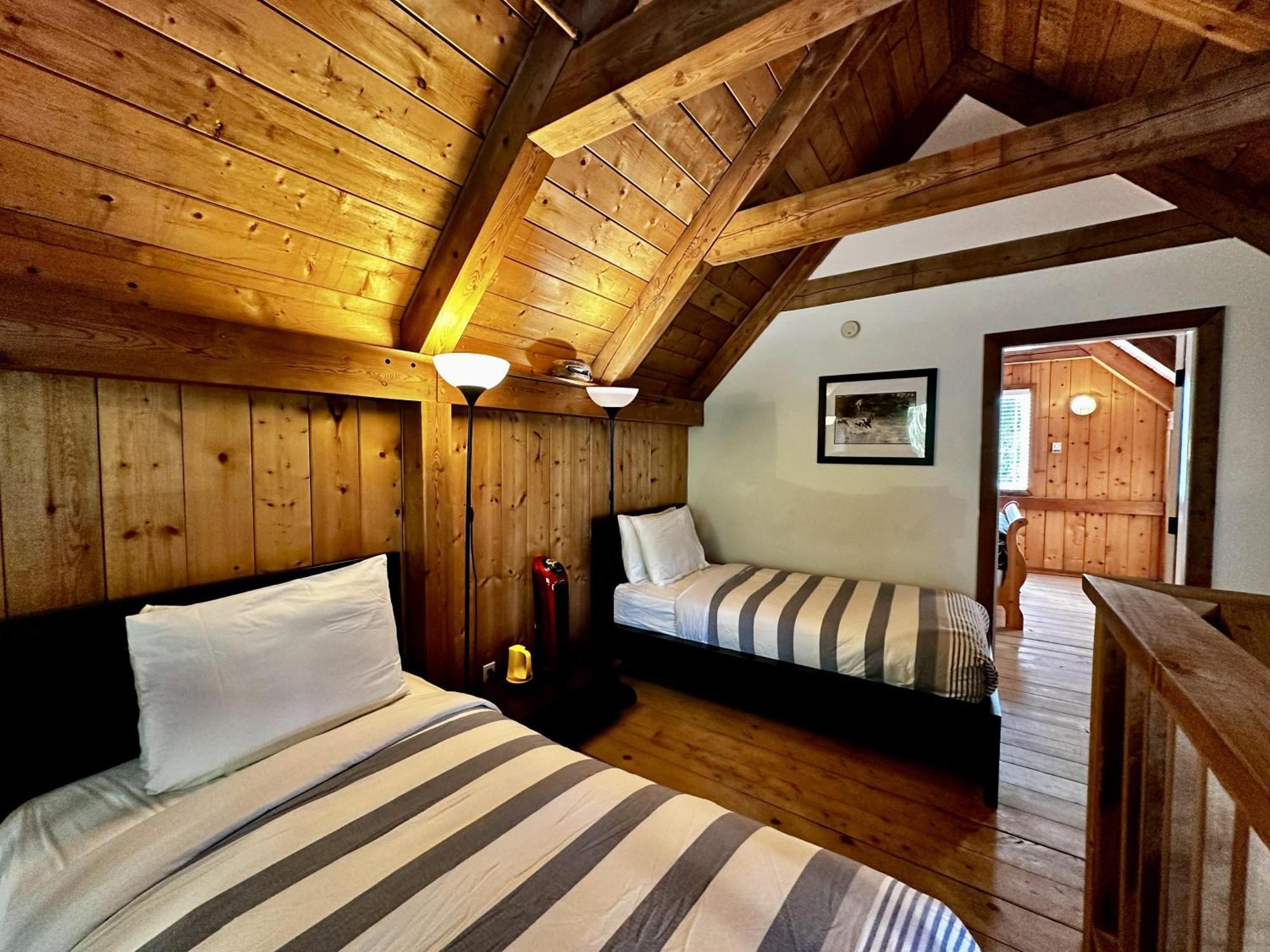 Waterfront Timber Frame Cottage! 尤克卢利特 外观 照片