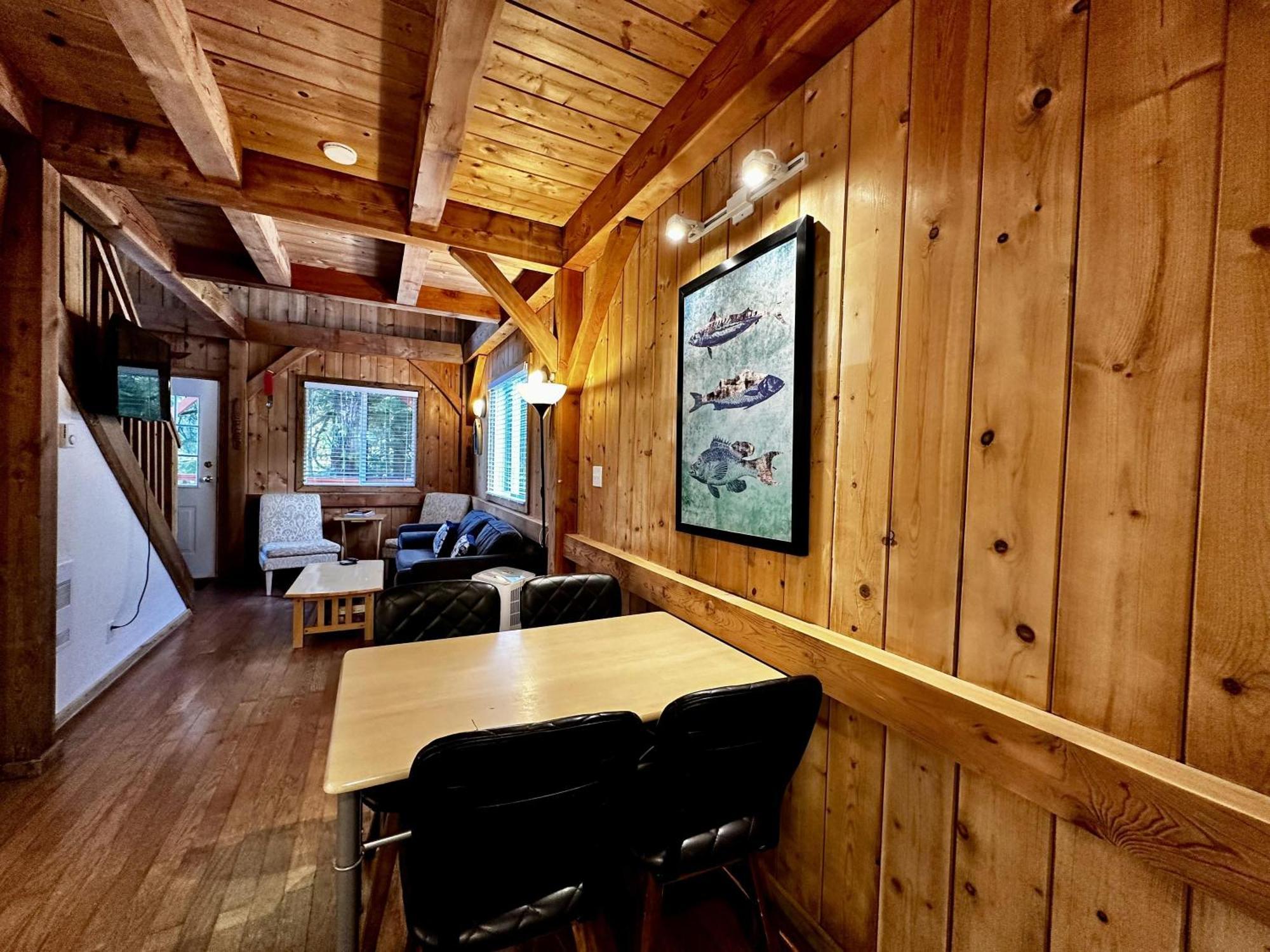 Waterfront Timber Frame Cottage! 尤克卢利特 外观 照片
