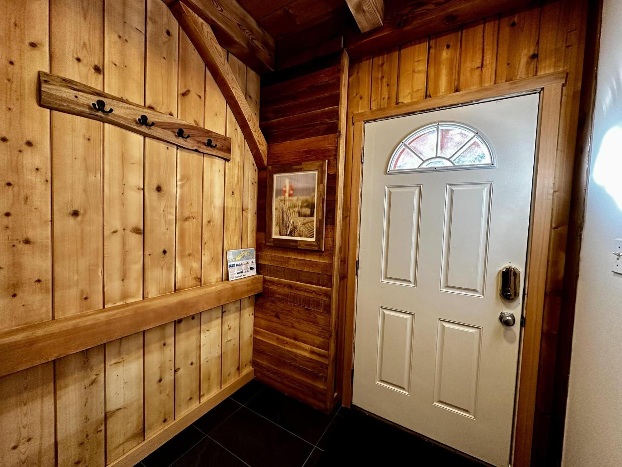 Waterfront Timber Frame Cottage! 尤克卢利特 外观 照片