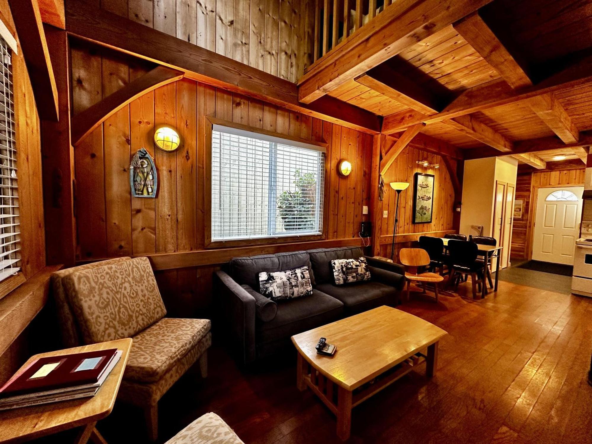 Waterfront Timber Frame Cottage! 尤克卢利特 外观 照片