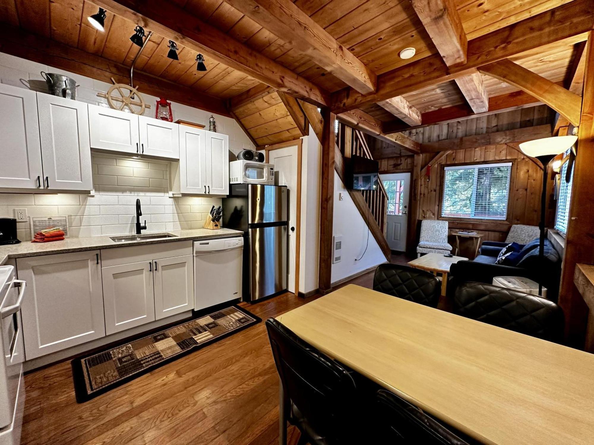 Waterfront Timber Frame Cottage! 尤克卢利特 外观 照片